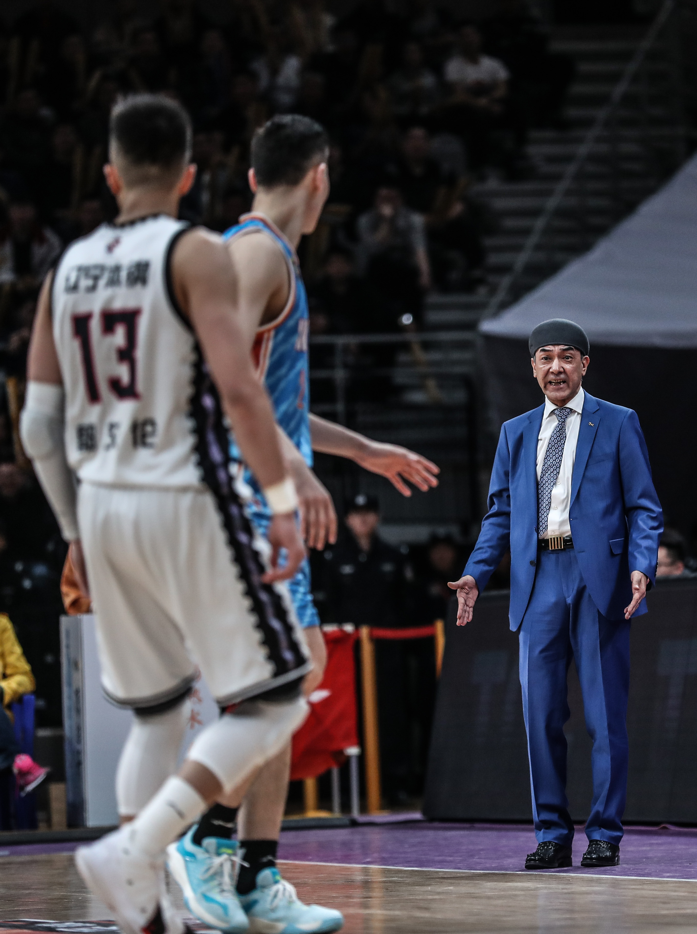 英雄资料-欧篮联倒计时，新疆广汇今夜止住颓势，细节引发关注，球迷炸锅，赛程密集仍需轮换的简单介绍