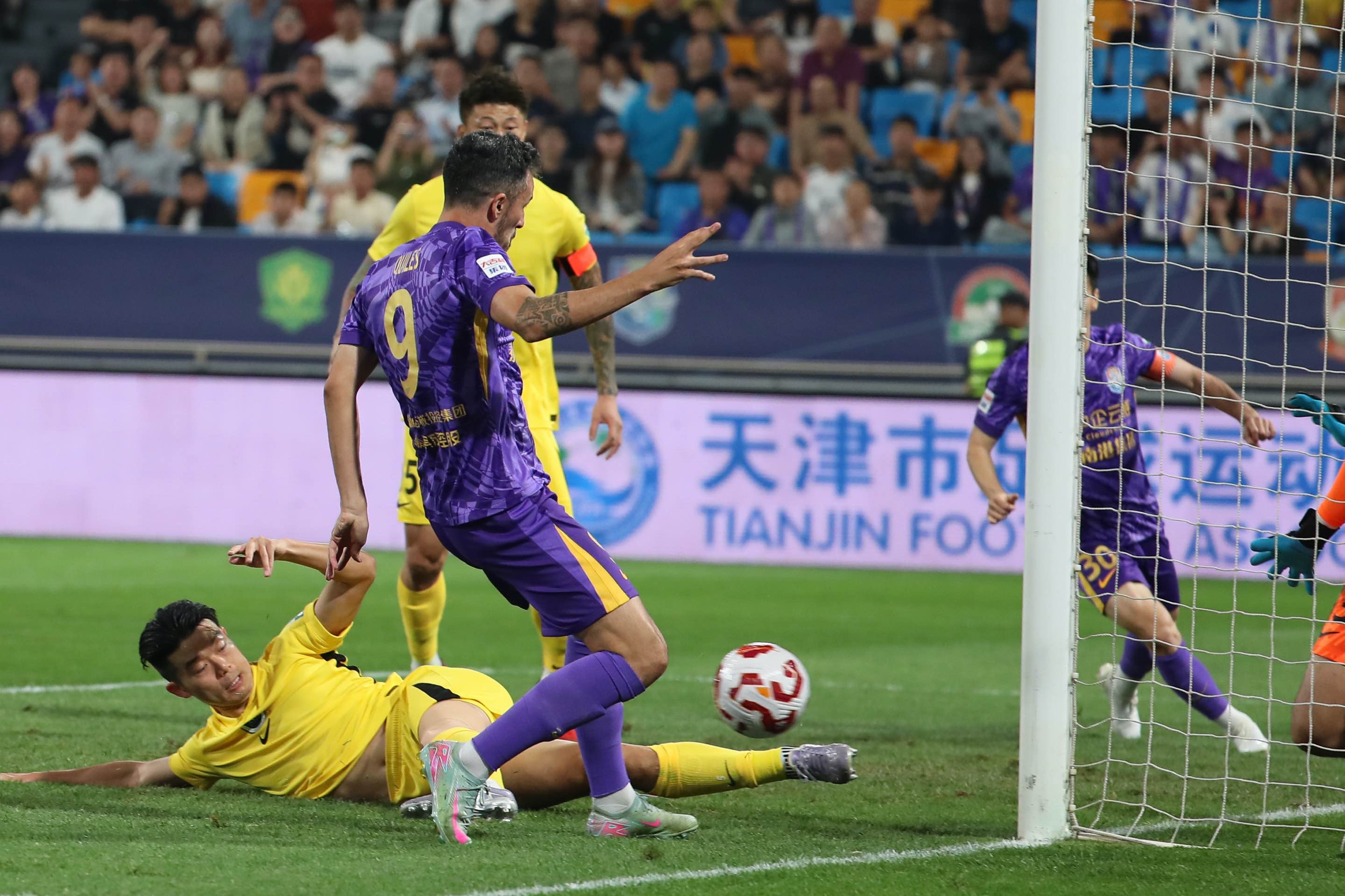 英雄联盟-包含转折点!阿贾克斯复出首秀,CBA常规赛国际比赛日攻防权衡,气氛紧张,心理建设被强调的词条